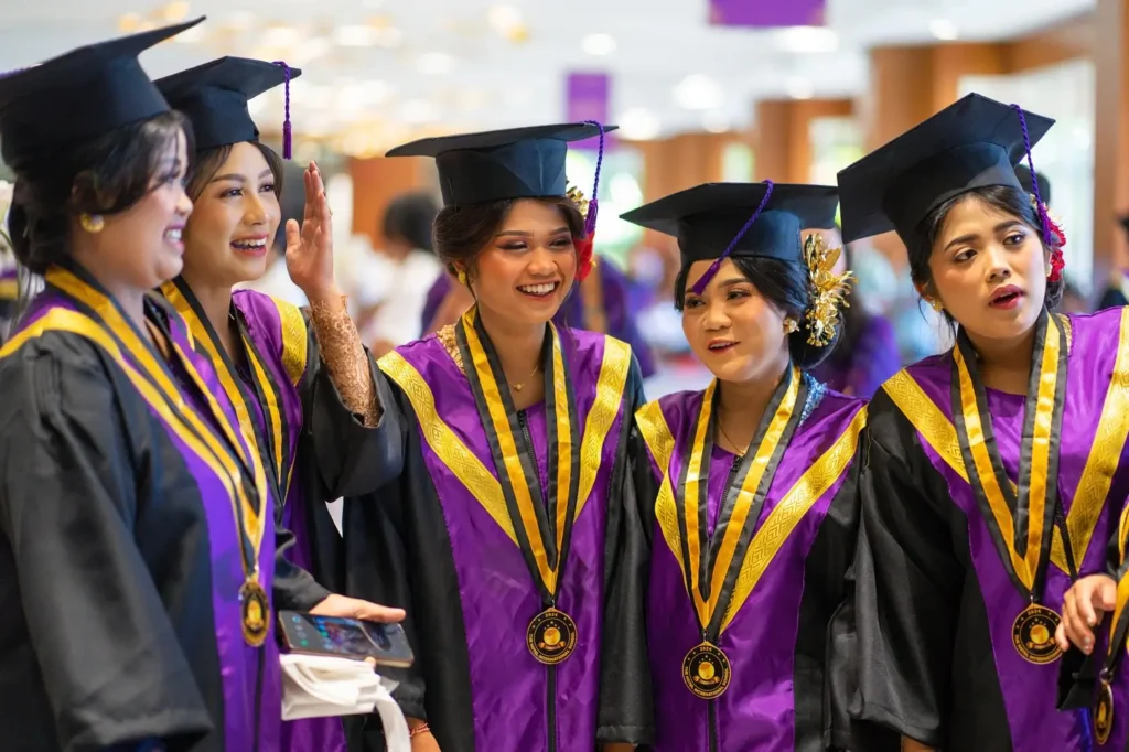 Wisuda ke-8 The Hotel International School